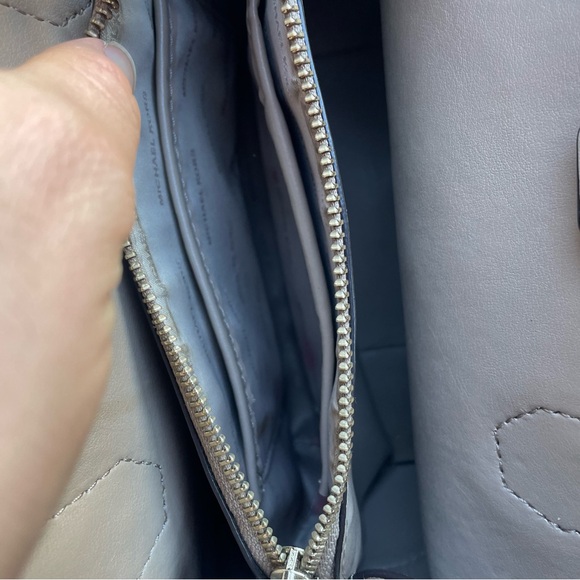 Michael Kors Mercer Gallery Women's Medium Tote - Picture 10 of 10
